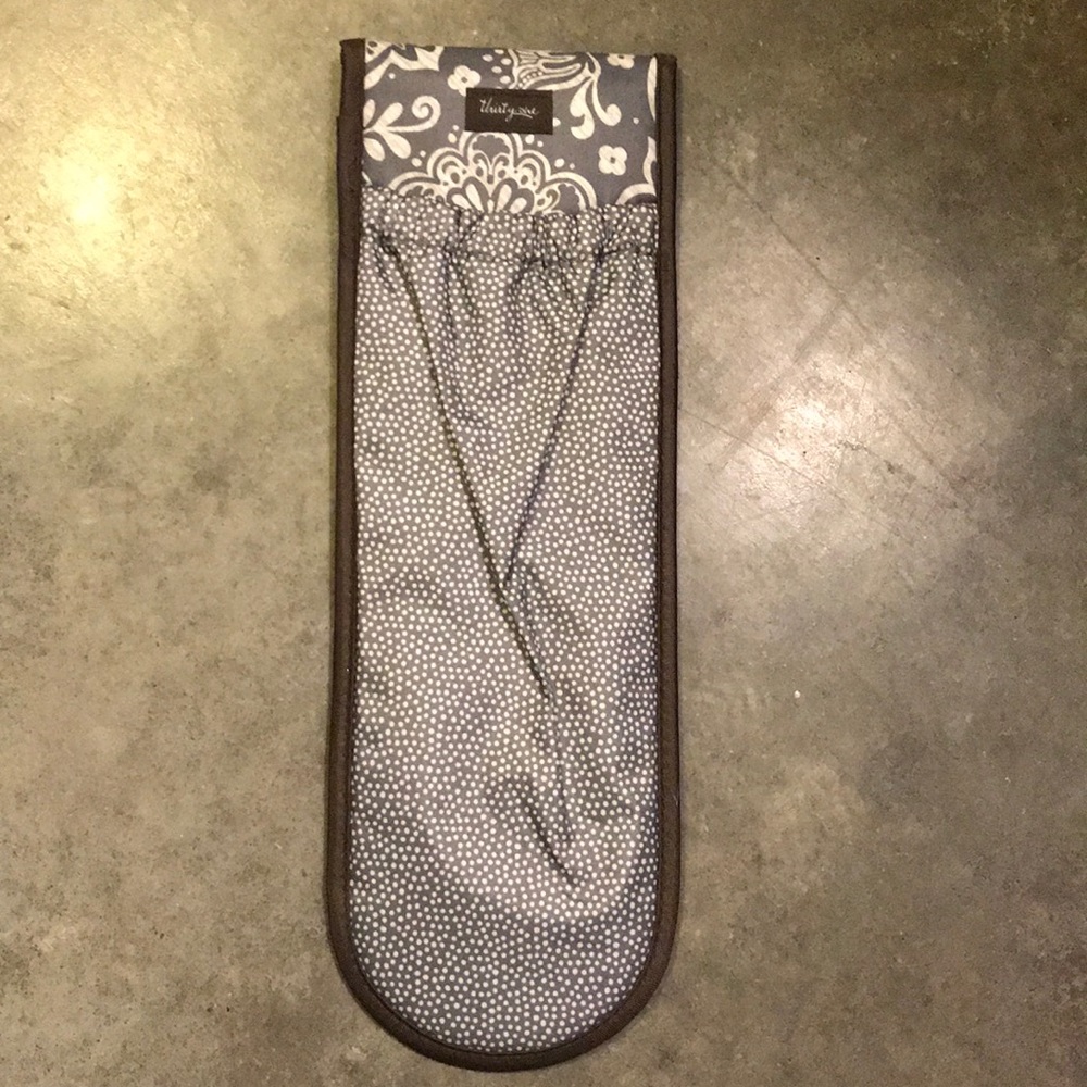 BNWOT THIRTY ONE FLAT IRON TRAVEL BAG COVER.